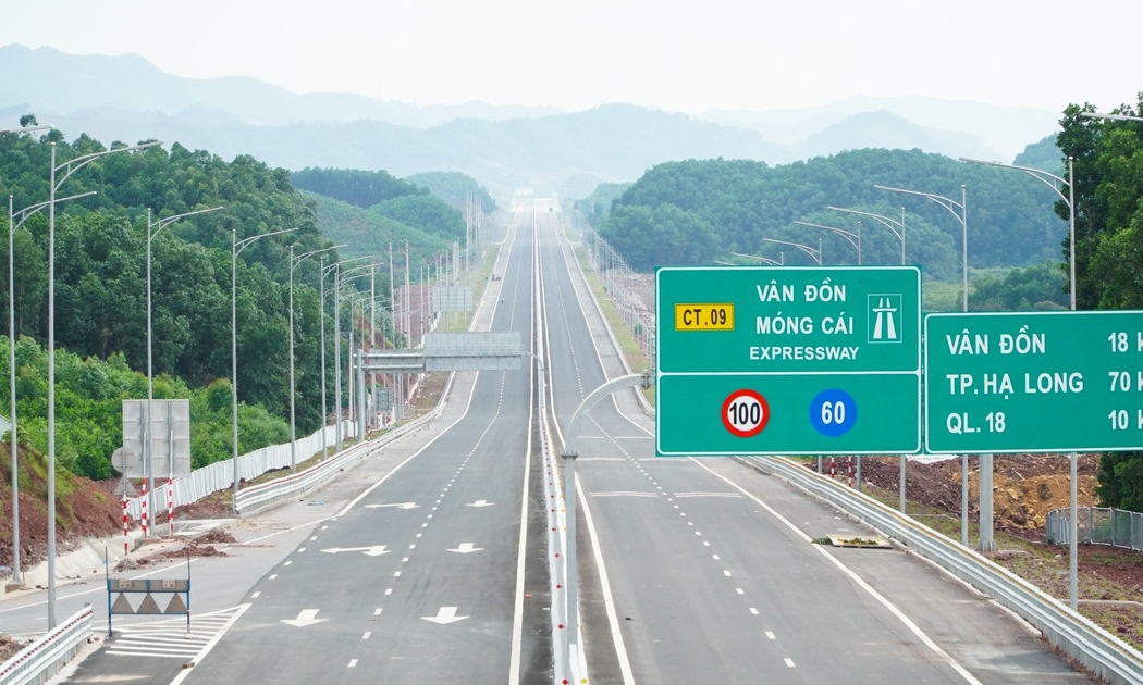 Cao tốc Vân Đồn - Móng Cái hoàn thiện tuyến đường thông thương xuyên suốt 3 đầu tàu kinh tế Hà Nội - Hải Phòng - Quảng Ninh.