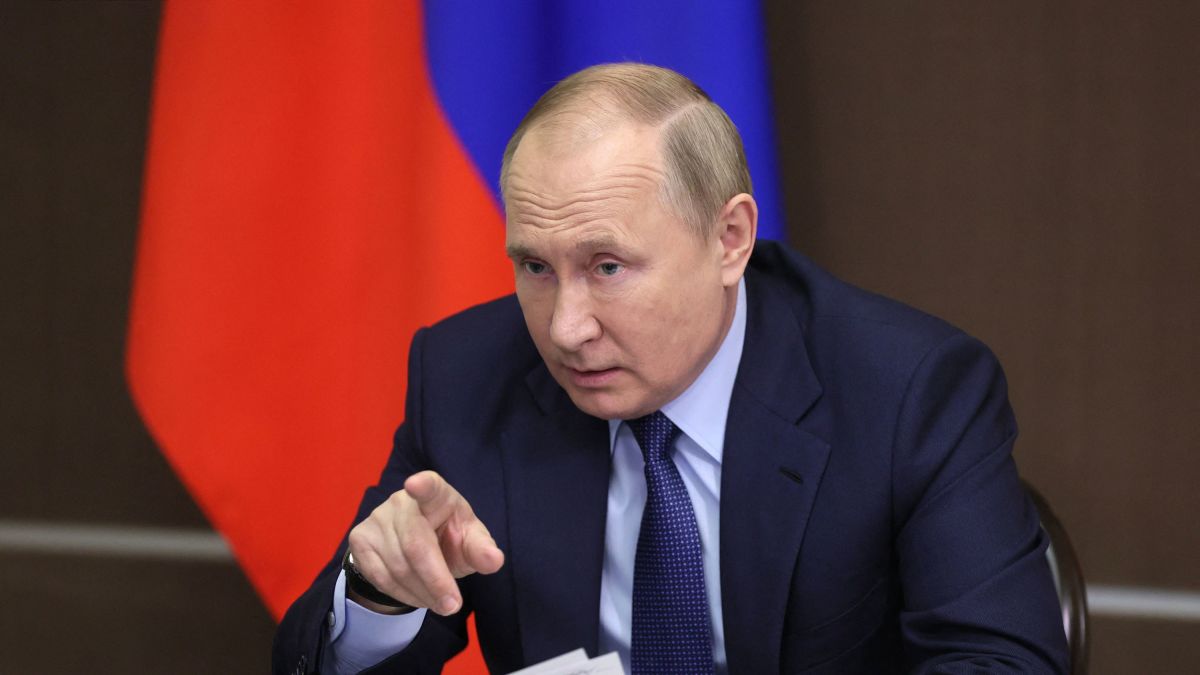 Tổng thống Vladimir Putin đã kể lại trải nghiệm vaccine dạng xịt mũi trong cuộc họp trực tuyến với quan chức chính phủ Nga.