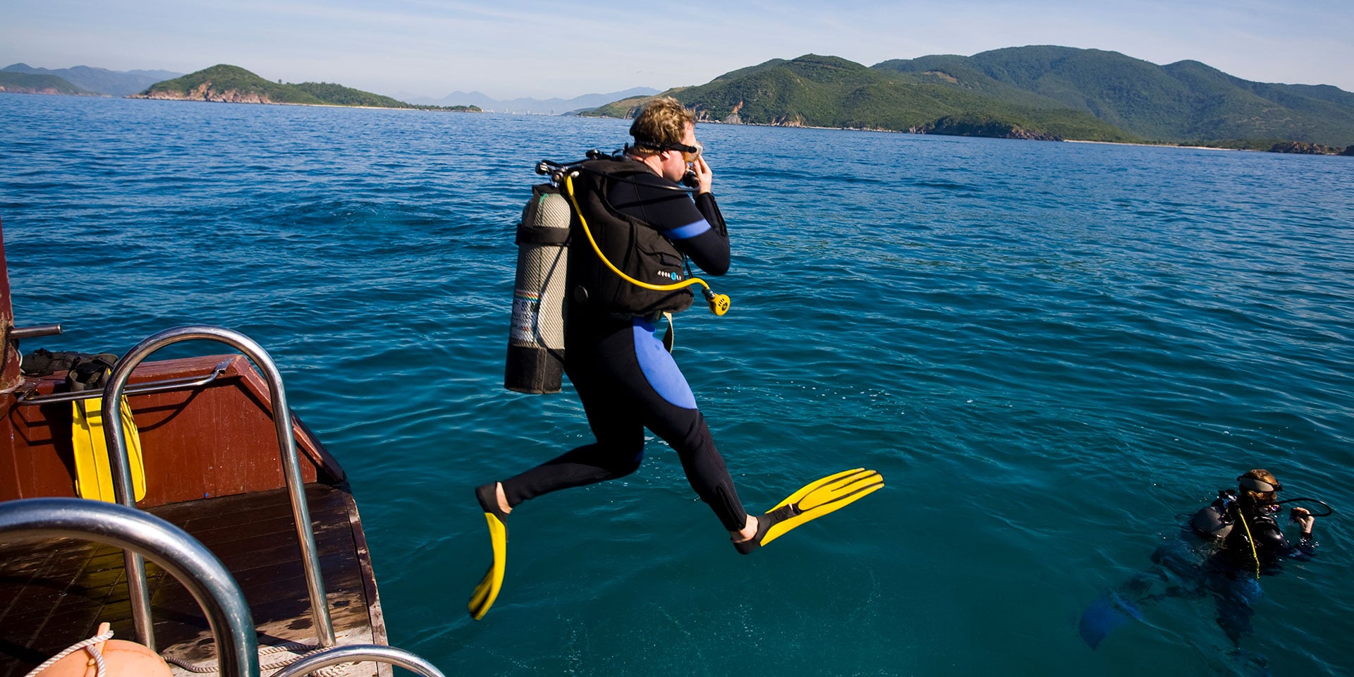 Kh&aacute;nh H&ograve;a c&oacute; những lợi thế trong việc tổ chức đ&oacute;n v&agrave; phục vụ kh&aacute;ch du lịch theo tour trọn g&oacute;i.