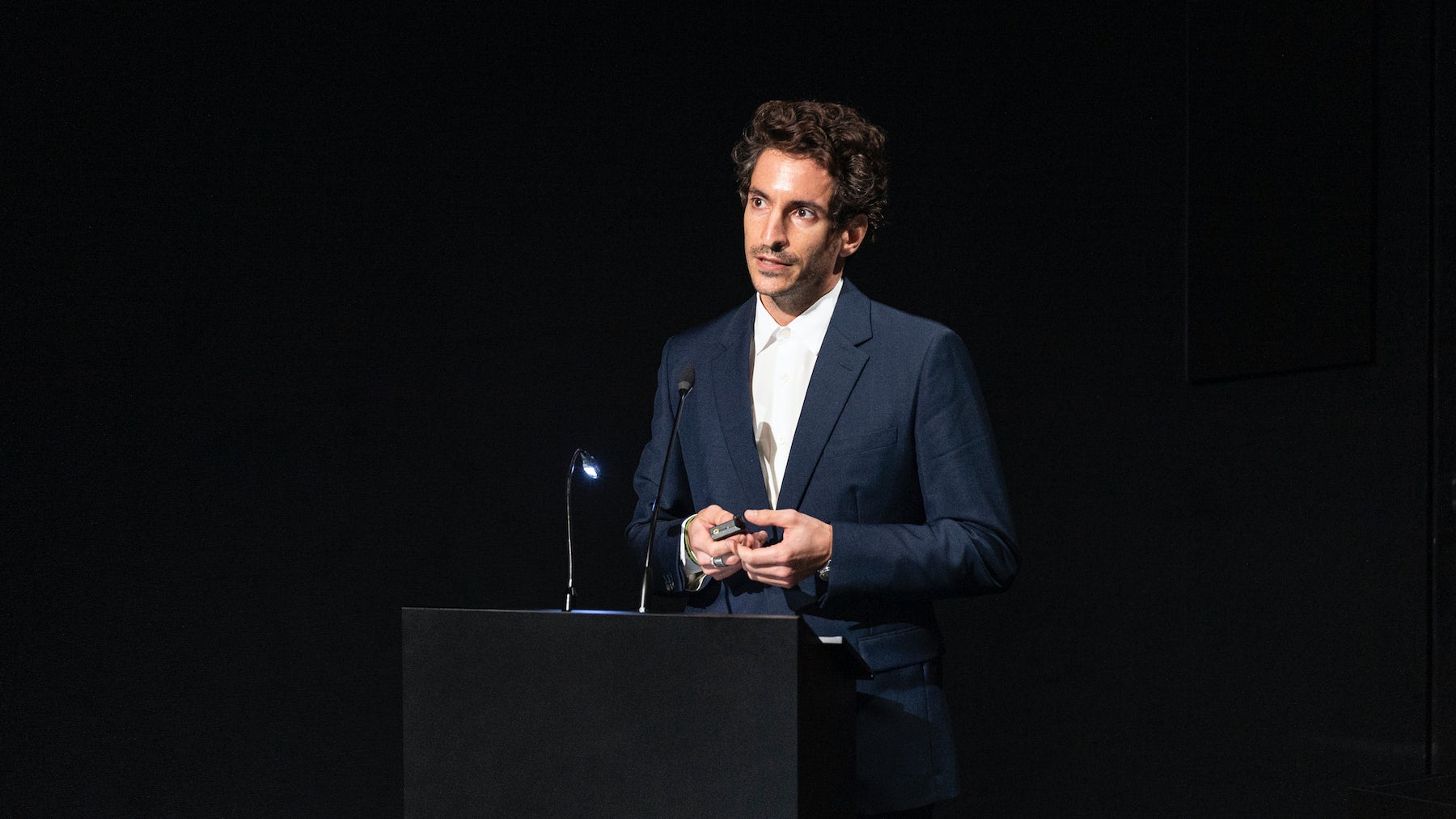 Người thừa kế tập đo&agrave;n Prada cho biết, tập đo&agrave;n &Yacute; đang nhắm đến đến thị trường b&aacute;n lại, cũng như khả năng lợi nhuận nhờ c&aacute;ch ph&aacute;t triển bền vững.