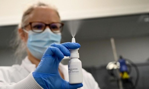Vaccine dạng xịt mà Tổng thống Putin thử nghiệm có triển vọng như thế nào?