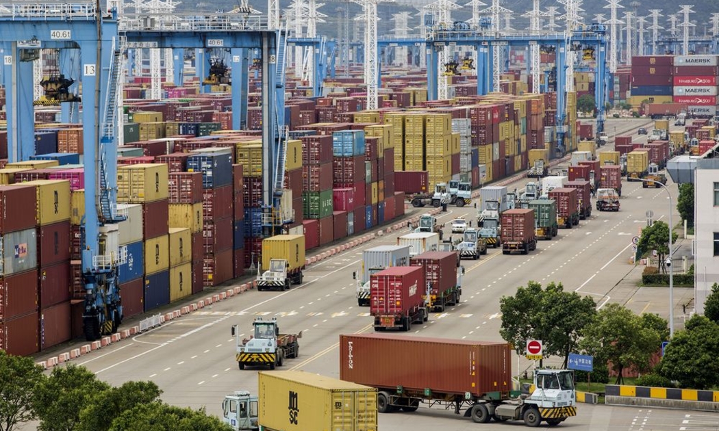 Một cảng biển ở Trung Quốc - Ảnh: Bloomberg.