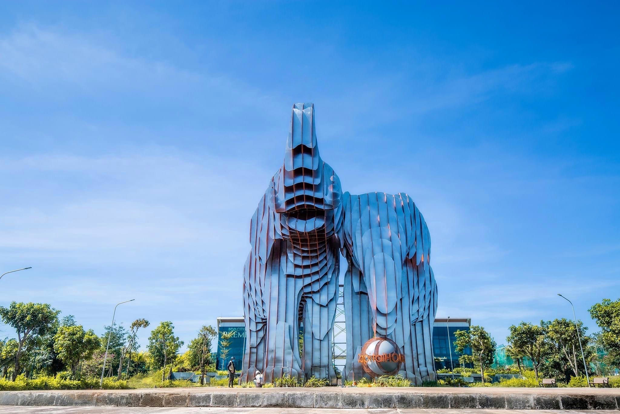 Song tượng Thịnh vượng đang chuẩn bị được hoàn thiện để sẵn sàng đón sóng du lịch Ban Mê.