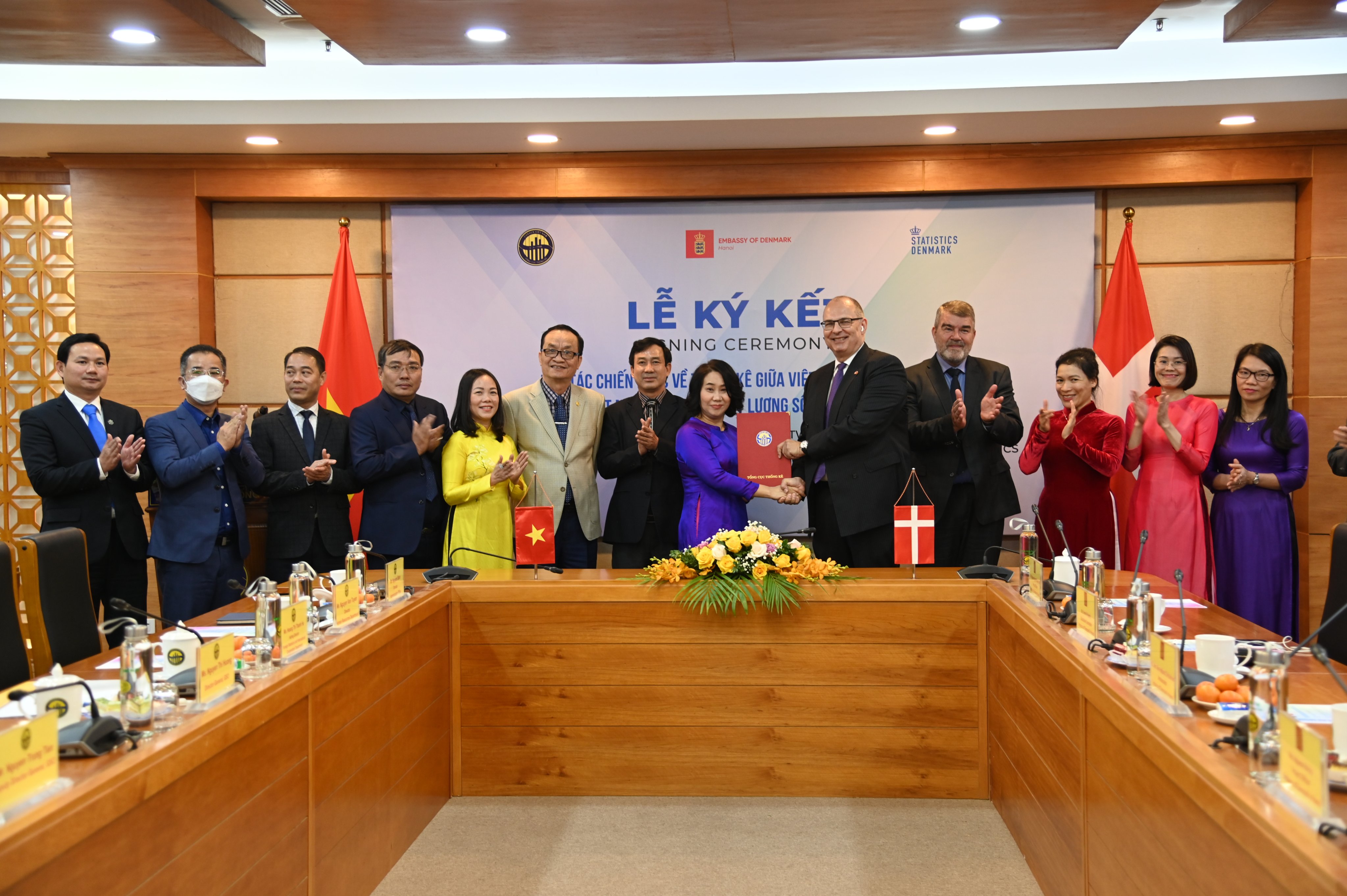 Lễ ký kết Thỏa thuận hợp tác giữa Tổng cục Thống kê và Cơ quan Thống kê Đan Mạch ngày 26/11 tại Trụ sở Tổng cục Thống kê.
