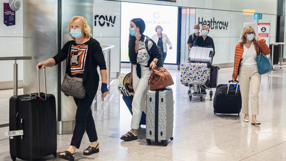 Anh ra lệnh cấm chuyến bay từ 6 nước ch&acirc;u Phi, bao gồm Nam Phi do lo ngại về biến thể&nbsp;&nbsp;B.1.1.529 - Ảnh: Getty Images