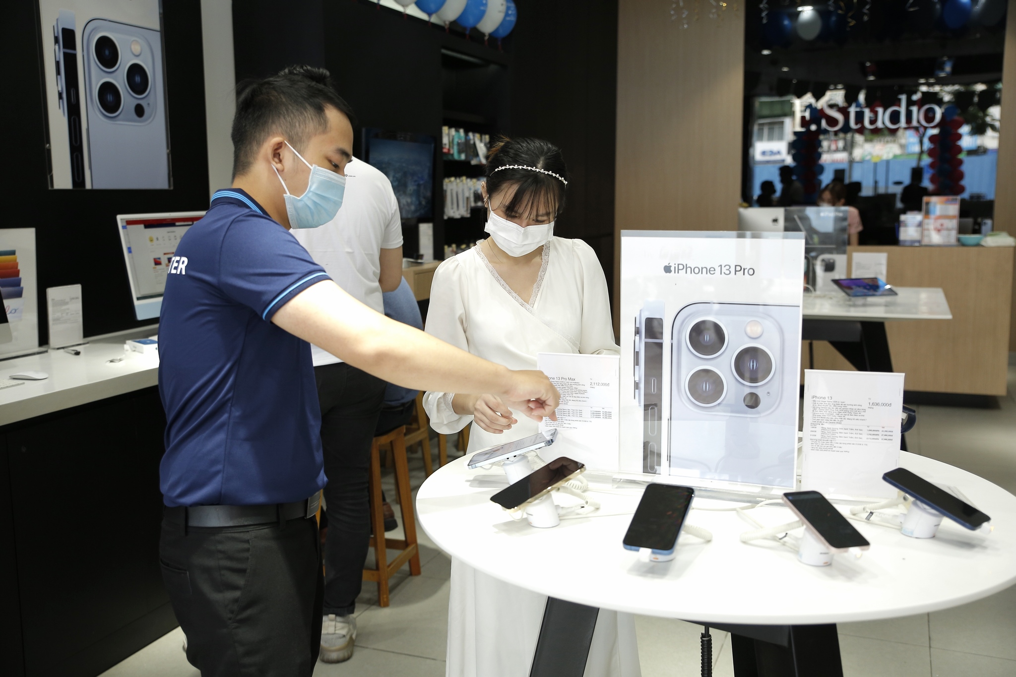 Sức hút iPhone 13 dự kiến sẽ kéo dài ít nhất đến Tết âm lịch.