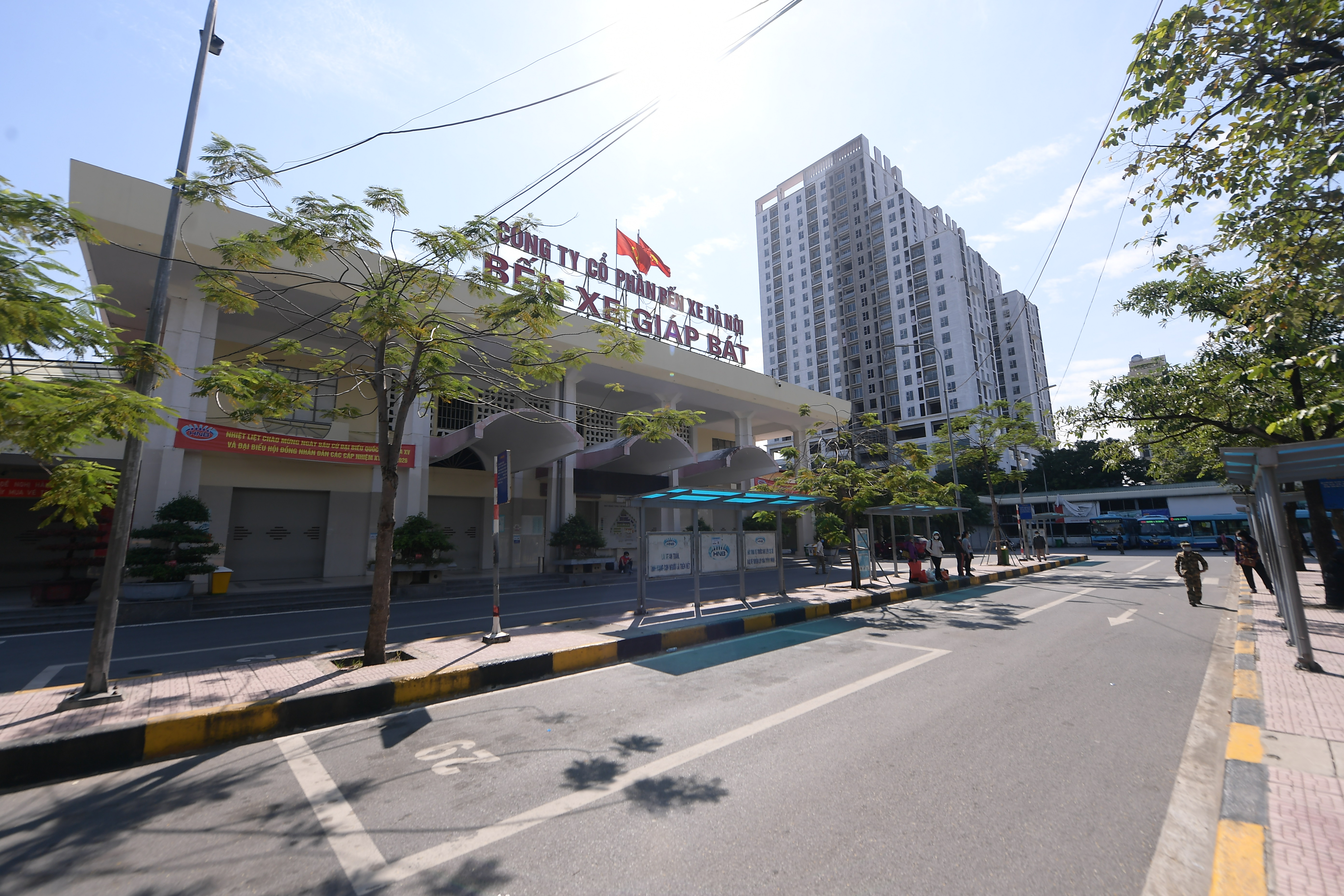 Quang cảnh vắng vẻ tại các bến xe những ngày này.