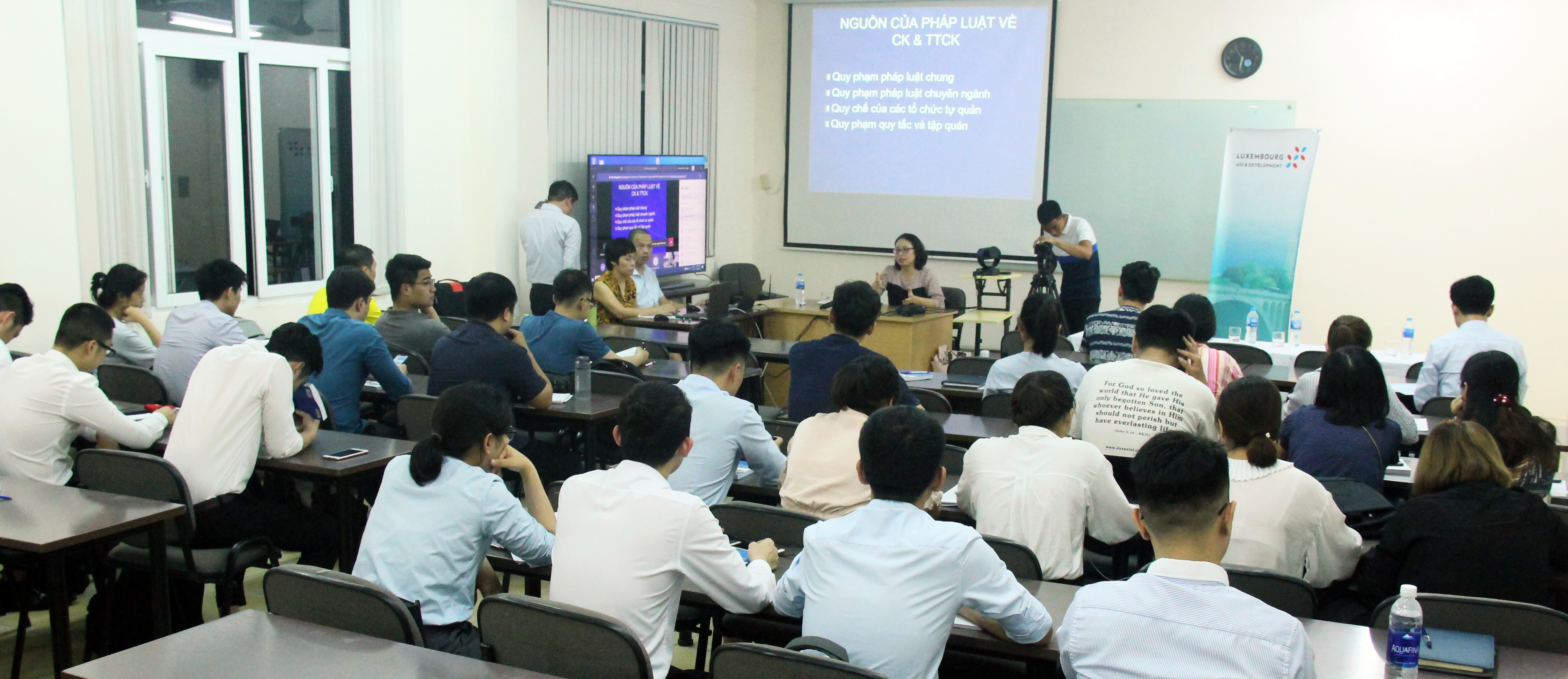 Hoạt động đào tạo của Trung tâm Nghiên cứu Khoa học và Đào tạo Chứng khoán.