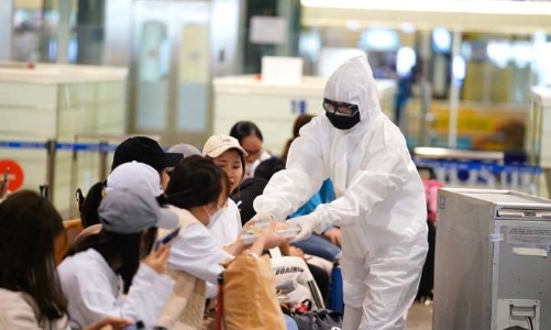 Đề xuất tạm dừng nhập cảnh hành khách về từ vùng có biến thể Omicron