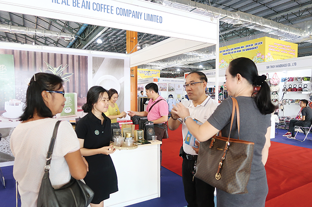 Cần đẩy mạnh quảng bá sản phẩm Việt tại Lào