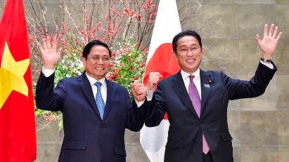 PM meets with Japanese counterpart