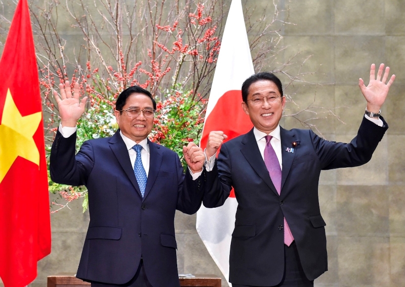 PM meets with Japanese counterpart