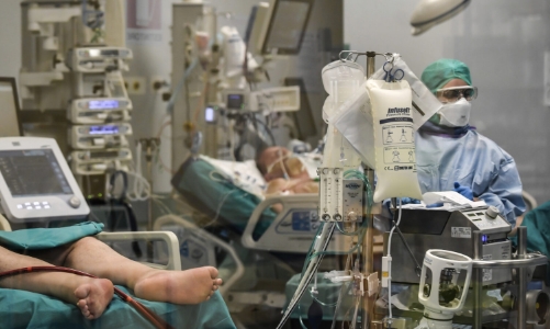 Làn sóng Covid-19 đe doạ tăng trưởng kinh tế châu Âu