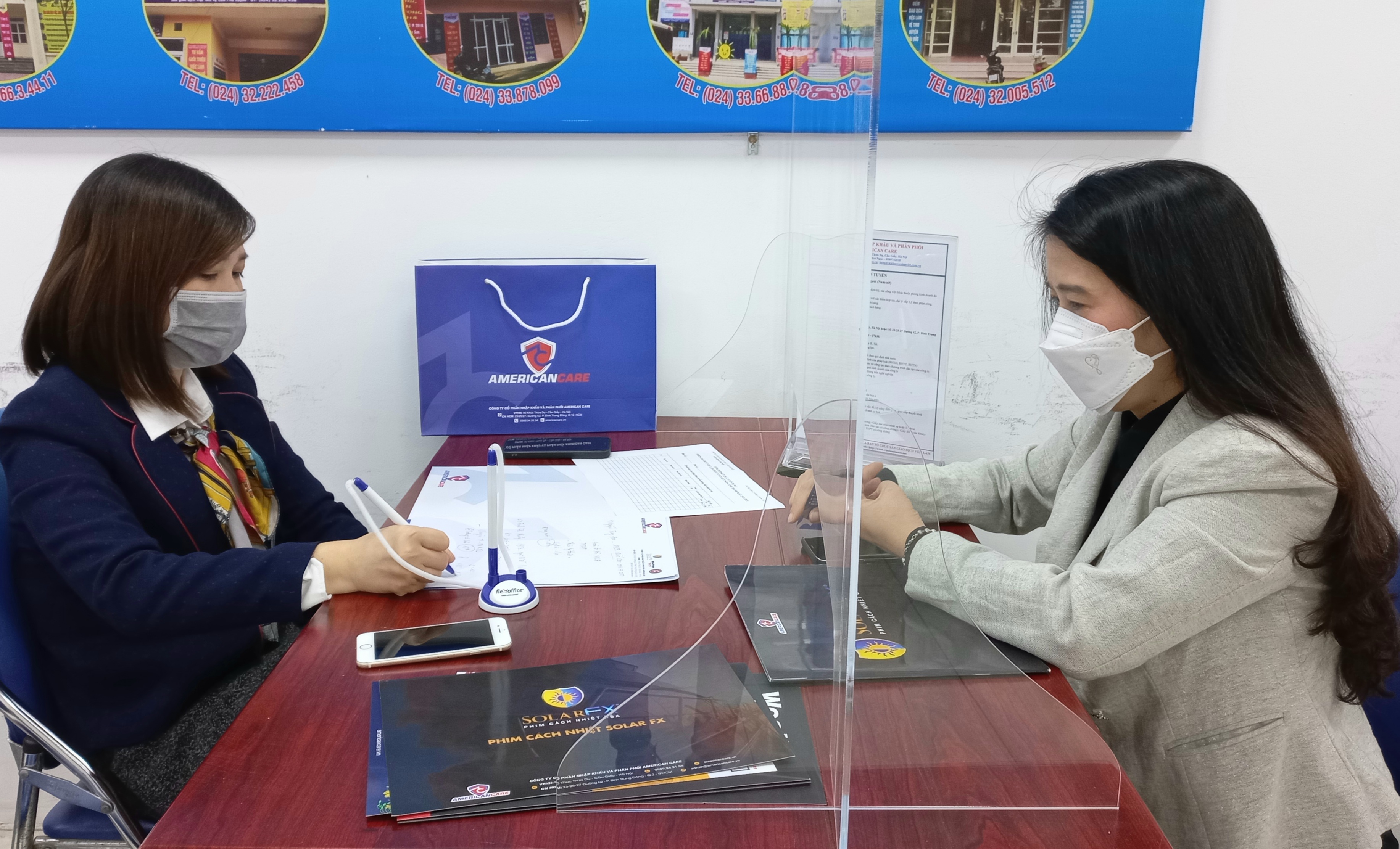 Nhiều doanh nghiệp đưa ra mức lương hấp dẫn khi phỏng vấn ứng viên. Ảnh - Nhật Dương. 