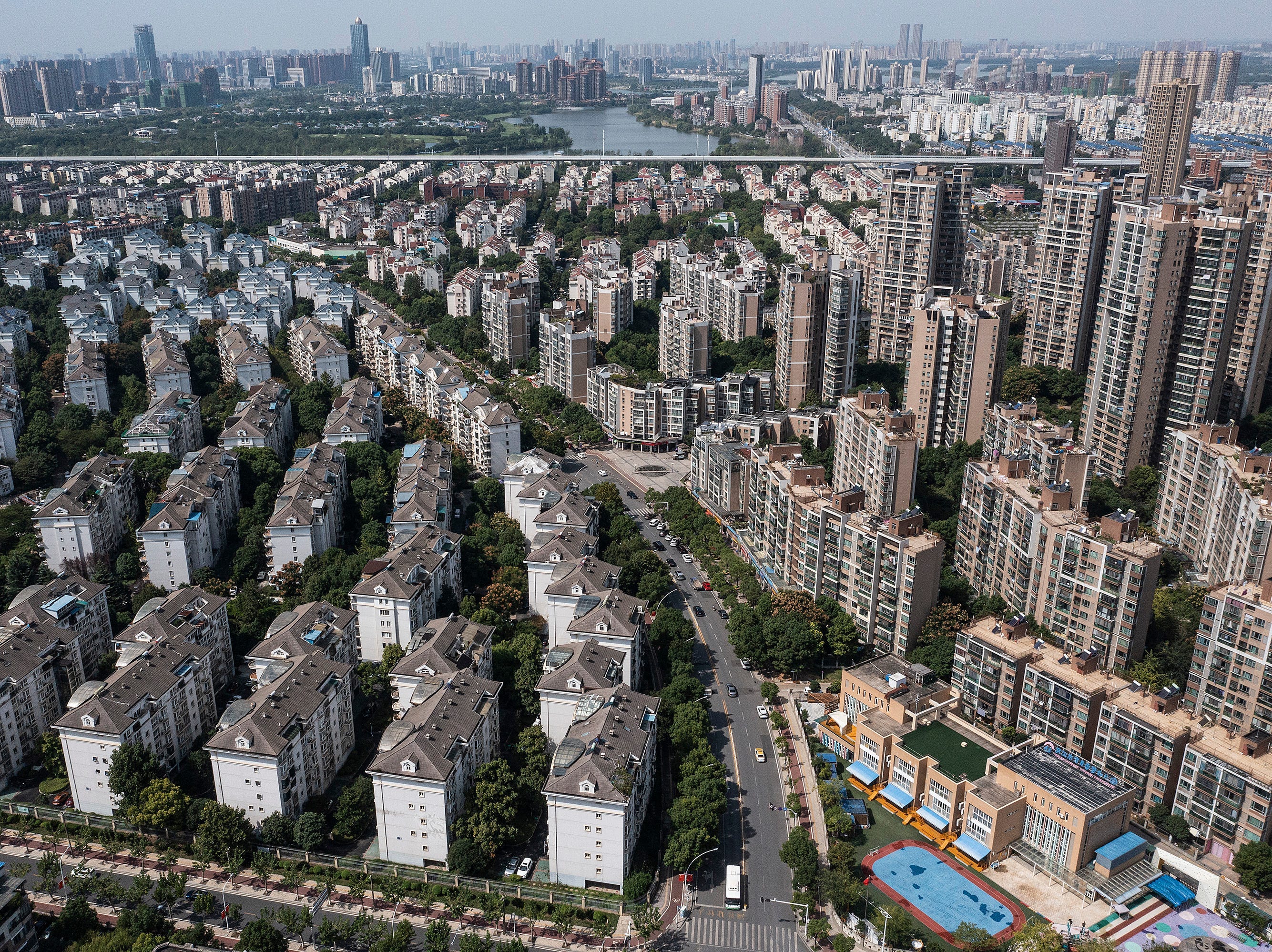 C&aacute;c biện ph&aacute;p siết quản l&yacute; thị trường địa ốc khiến Trung Quốc mất động lực tăng trưởng kinh tế - Ảnh: Getty Images