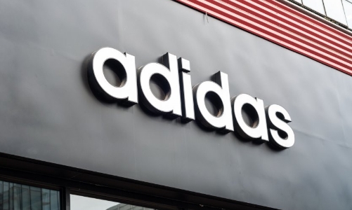 Adidas đang 