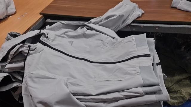 Sản phẩm in logo giả Adidas