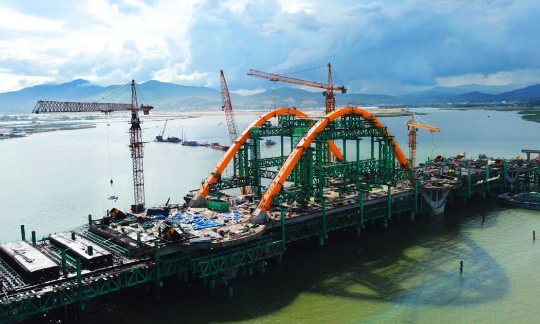 Cầu Cửa Lục 1 không chỉ góp phần quan trọng giảm tải cầu Bãi Cháy, mà còn mở ra một không gian phát triển mới cho TP.Hạ Long.
