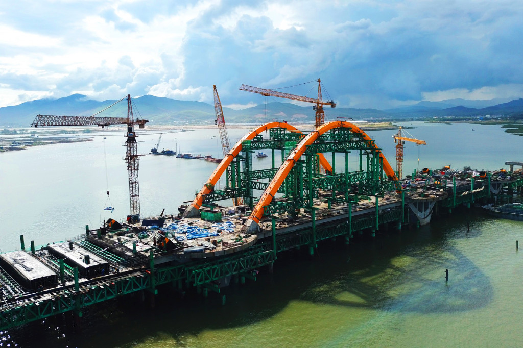 Cầu Cửa Lục 1 không chỉ góp phần quan trọng giảm tải cầu Bãi Cháy, mà còn mở ra một không gian phát triển mới cho TP.Hạ Long.