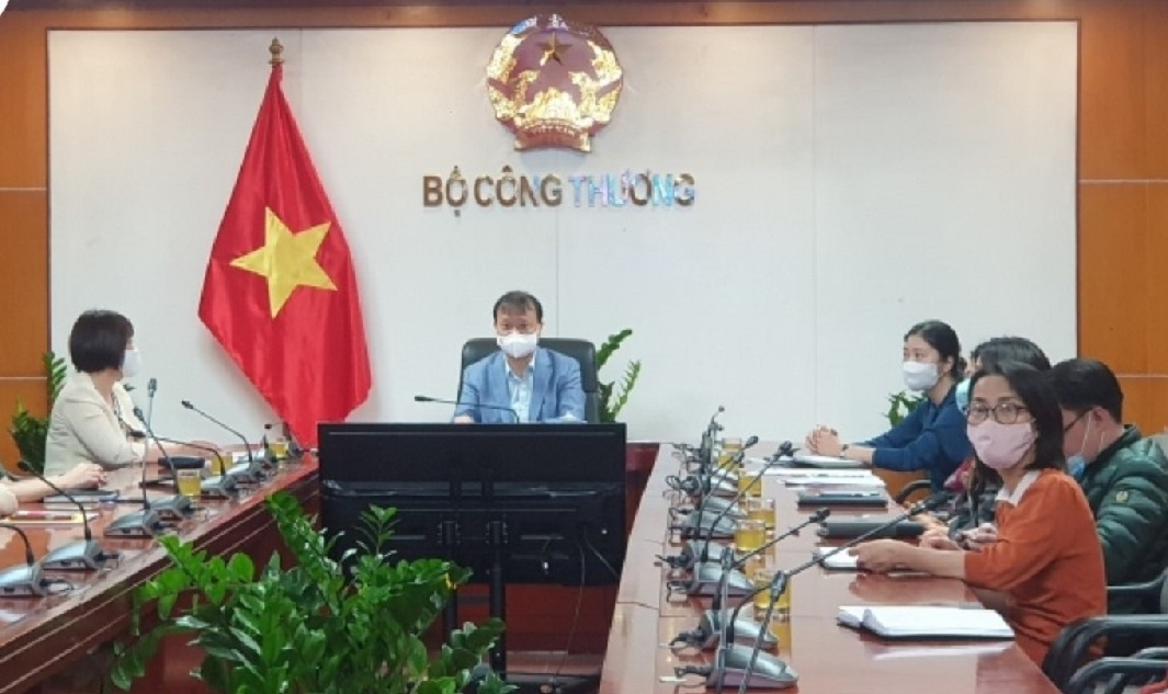 Thứ trưởng Bộ Công Thương Đỗ Thắng Hải chủ trì tại đầu cầu Bộ Công Thương. 