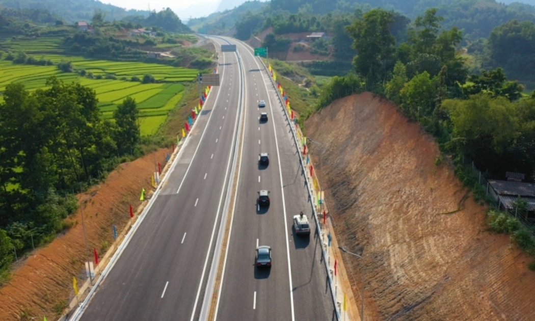 Để đầu tư sớm cao tốc Sơn La - Điện Biên trước năm 2030, Bộ Giao thông vận tải đề nghị hai địa phương chủ động huy động nguồn lực và báo cáo Thủ tướng Chính phủ xem xét (Ảnh minh hoạ).
