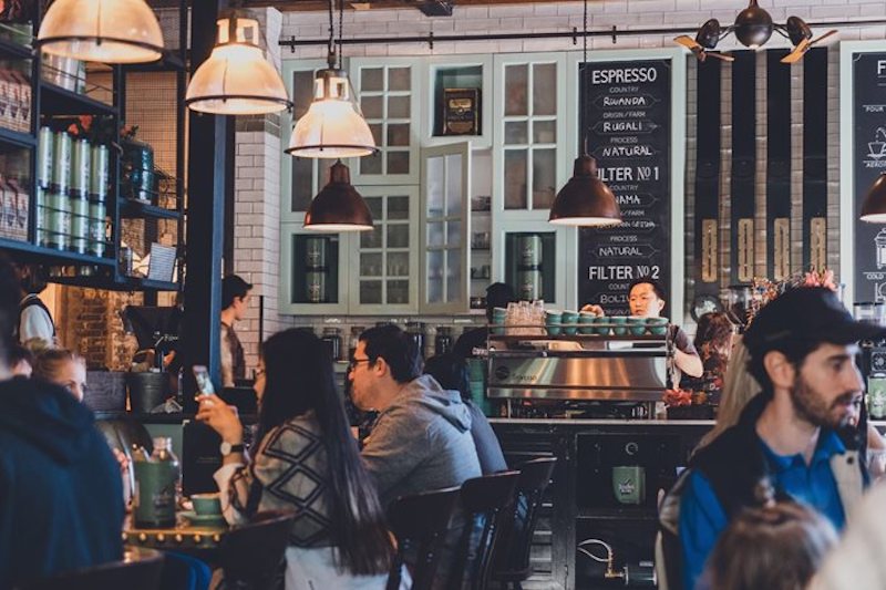 Không khí nhộn nhịp tại một quán cà phê tại Dubai (Nguồn: Allegra World Coffee Portal).