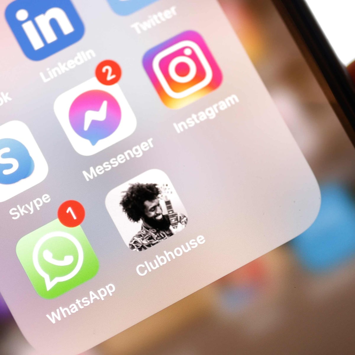 TikTok, Twitter, hay Instagram giờ đ&acirc;y nhiều người đ&atilde; d&agrave;nh thời gian để v&agrave;o ứng dụng Clubhouse.