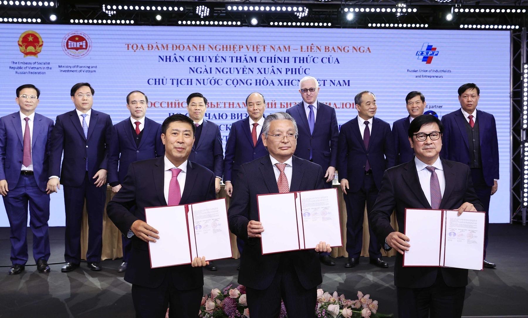 Chủ tịch nước Nguyễn Xuân Phúc chứng kiến HDBank ký thỏa thuận với FIDE và VCF về việc đồng hành cùng Giải cờ vua quốc tế trong 10 năm