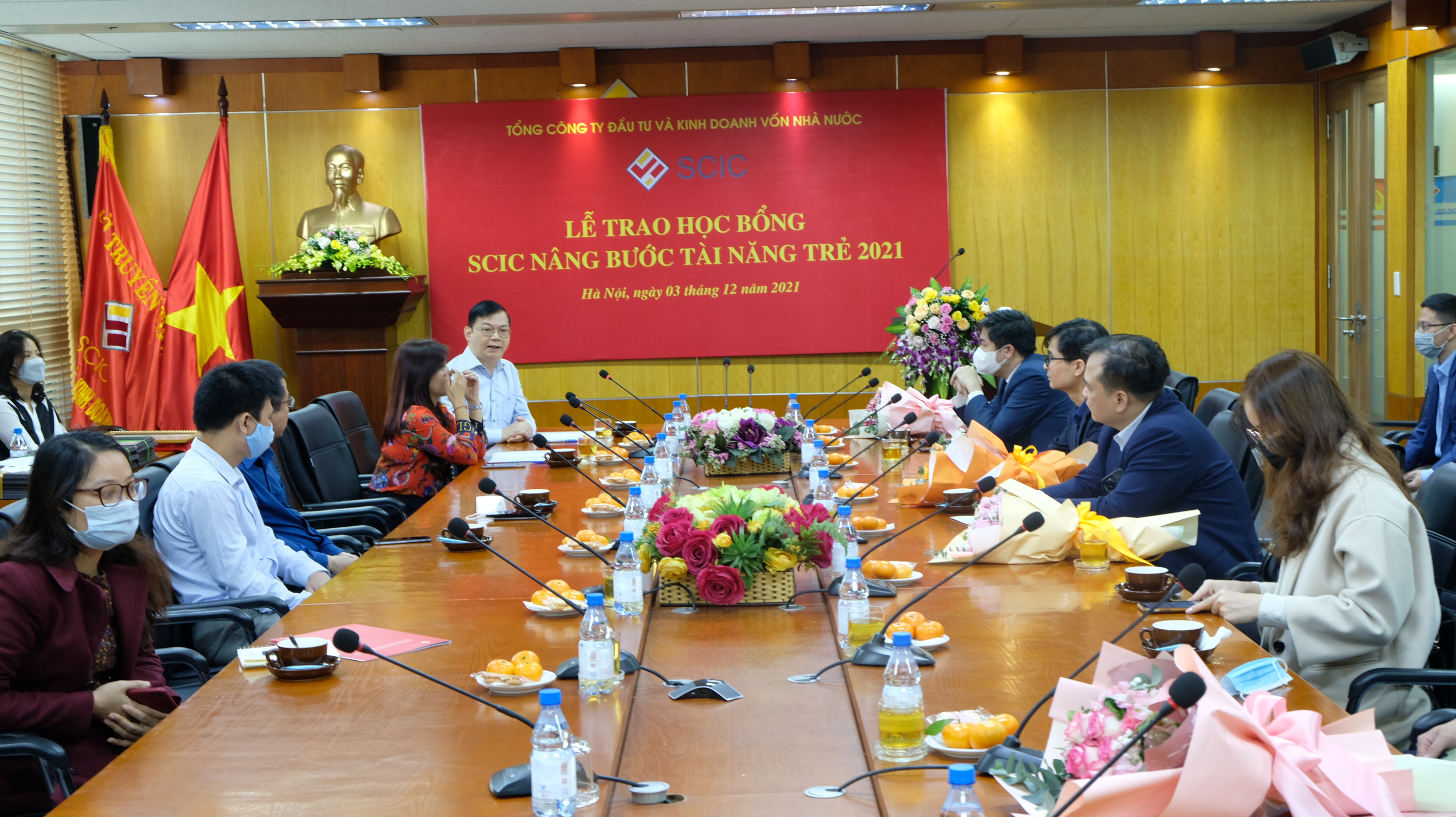 Ph&oacute; Tổng gi&aacute;m đốc SCIC L&ecirc; Song Lai ph&aacute;t biểu tại buổi lễ trao Học bổng SCIC- n&acirc;ng bước t&agrave;i năng trẻ 2021