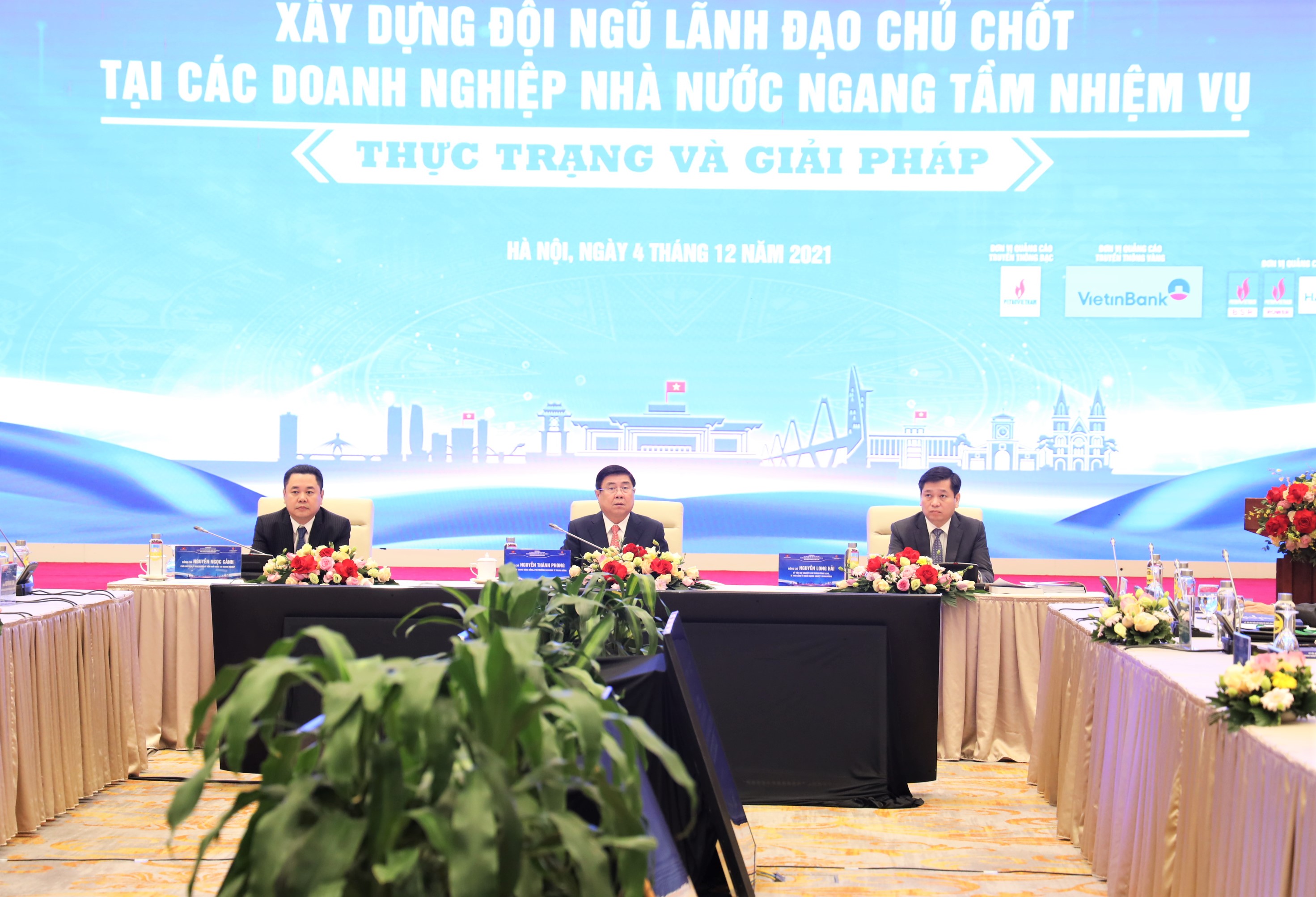 Bàn chủ toạ