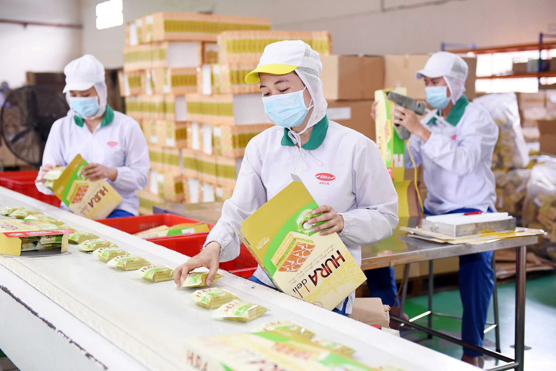 Một số doanh nghiệp đang có nhiều đơn đặt hàng phải hoàn thành trước tết nhưng thiếu lao động lành nghề. 