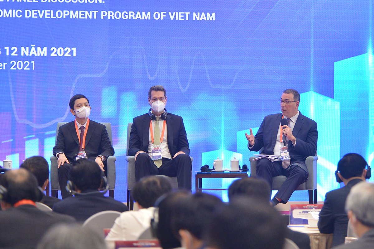 Ông Francois Painchaud – Trưởng đại diện Quỹ Tiền tệ Quốc tế (IMF) tại Việt Nam phát biểu tại tọa đàm - Ảnh: Quochoi.vn