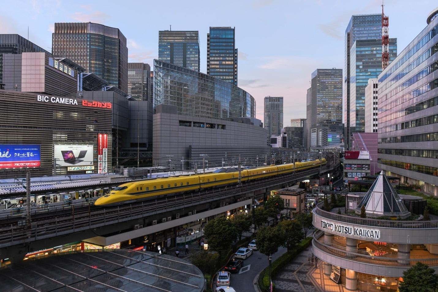 Bất động sản gần ga Metro tại các đô thị hiện đại như Tokyo, Osaka đều có tiềm năng tăng giá rất lớn. Ảnh: Bloomberg.