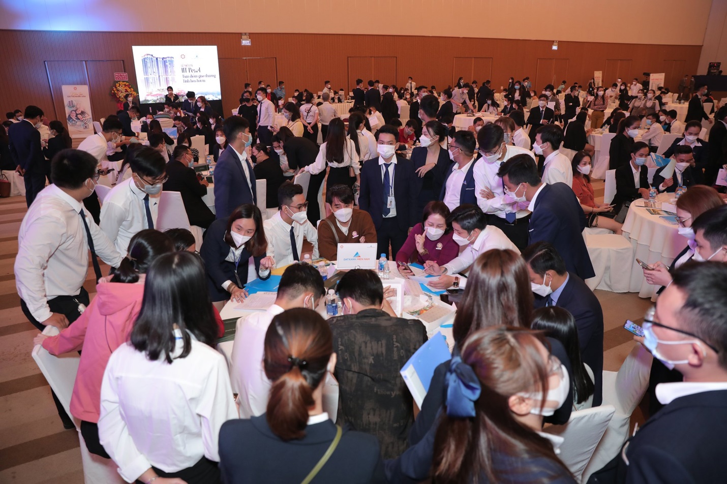 90% giỏ h&agrave;ng đ&atilde; được giao dịch th&agrave;nh c&ocirc;ng trong buổi mở b&aacute;n.