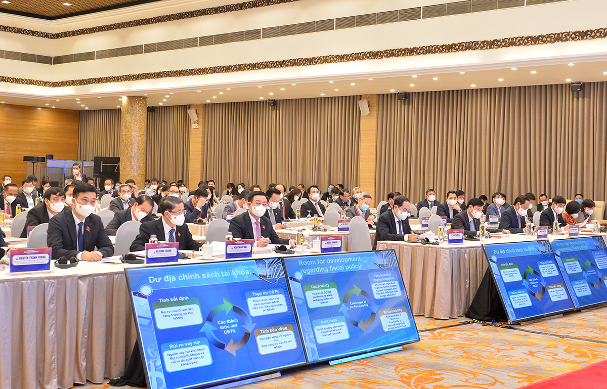 C&aacute;c đại biểu tham dự diễn đ&agrave;n tại điểm cầu&nbsp;Trung t&acirc;m Hội nghị quốc tế, H&agrave; Nội - Ảnh: Quochoi.vn