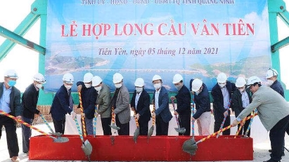 Two spans of Van Tien Bridge meet