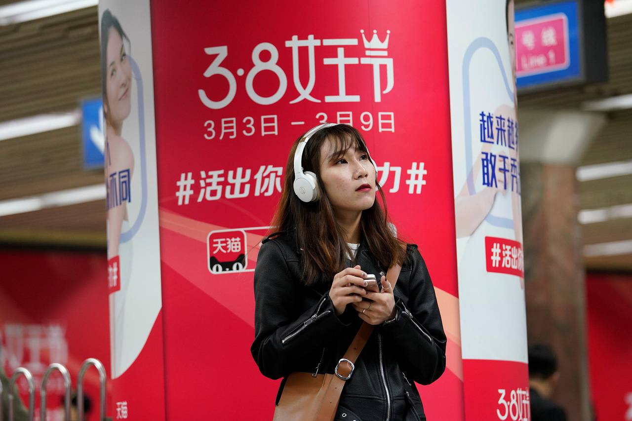 Gần 3 tỷ người trên thế giới chưa từng tiếp cận internet - Ảnh: WSJ
