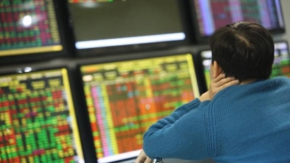 ETFs and active funds withdrawing capital