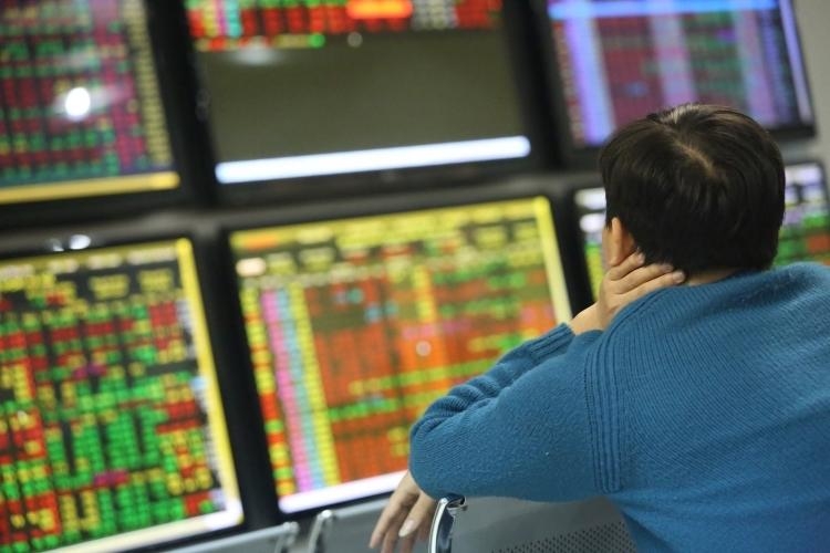 ETFs and active funds withdrawing capital