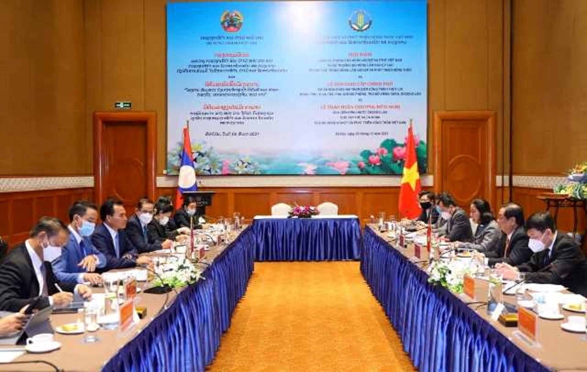 Quanh cảnh hội đàm.