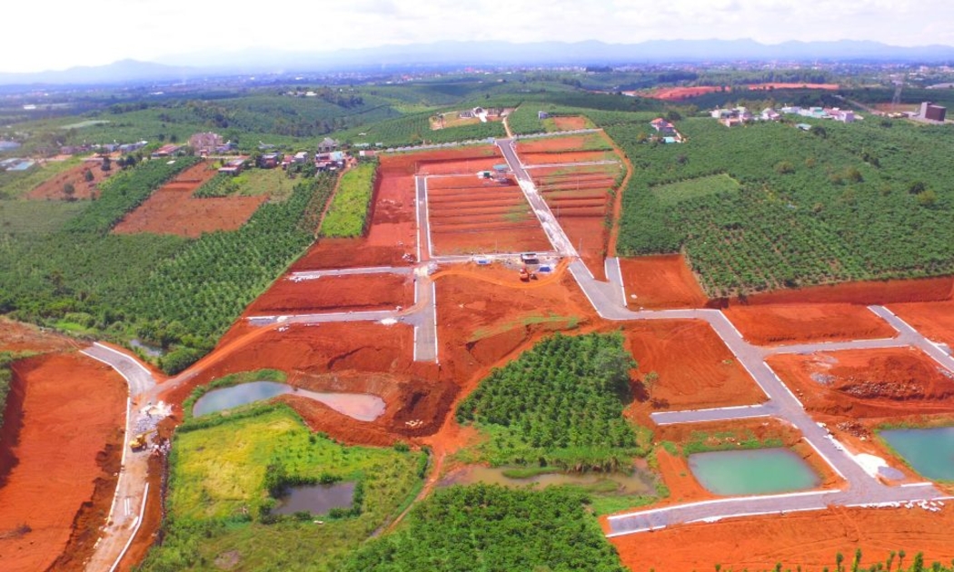 Tỉnh Lâm Đồng yêu cầu các địa phương báo cáo về việc hiến đất mở đường, phân lô tách thửa của các hộ gia đình, cá nhân trên địa bàn.