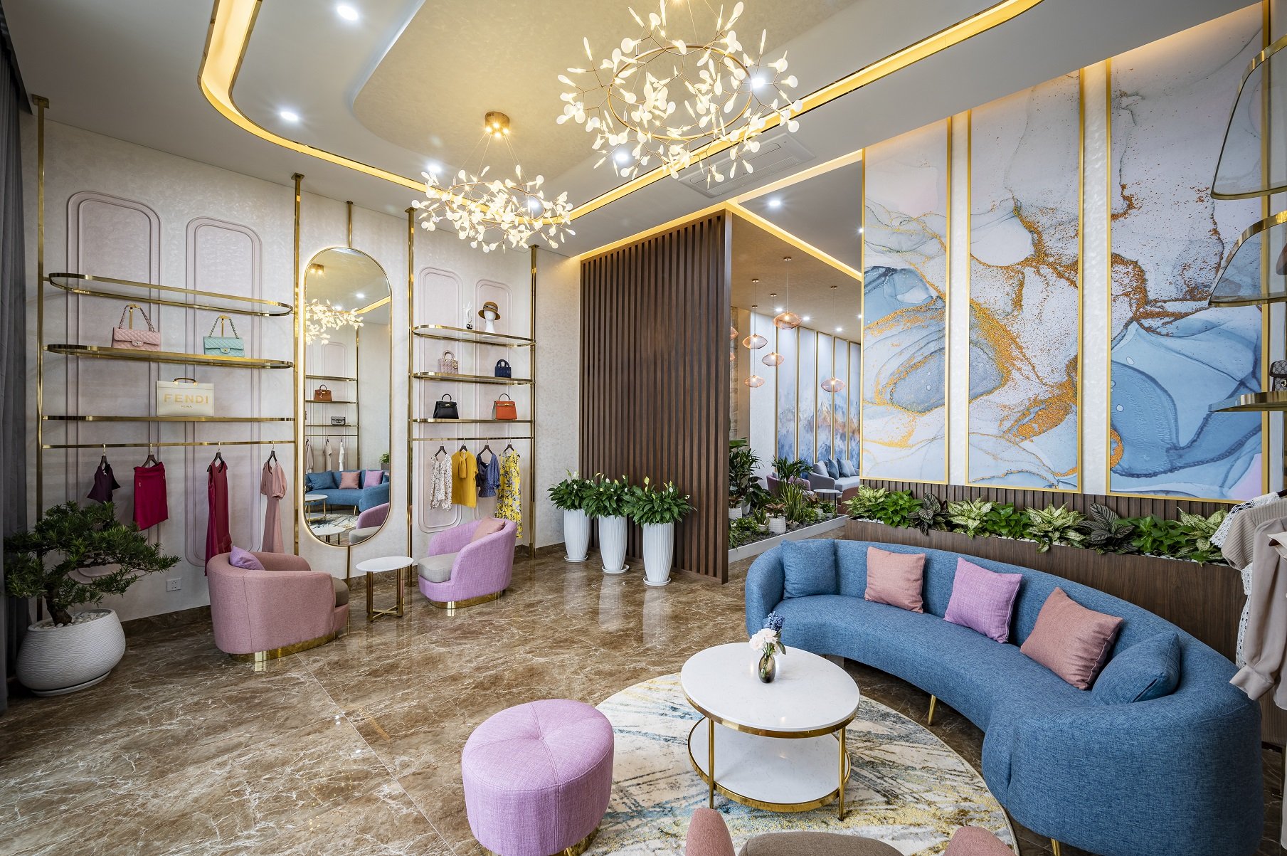 Phong cách cùng không gian ấn tượng tại Shoptel La Queenara đã chinh phục nhiều nhà đầu tư.