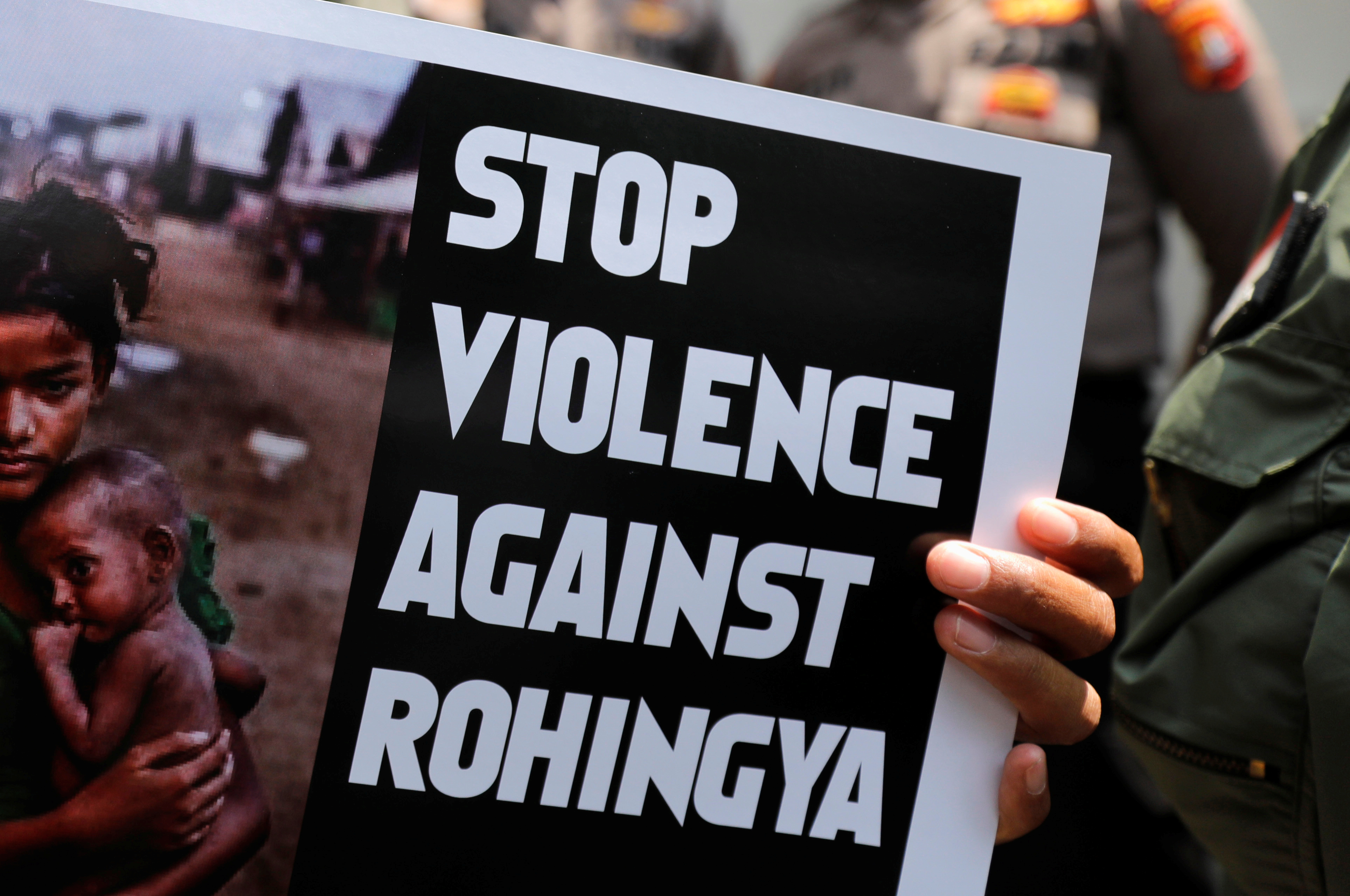 Vấn đề Myanmar đã trở thành một ví dụ điển hình về những tác động nghiêm trọng mà phát ngôn thù địch được chia sẻ trên Facebook có thể gây ra - Ảnh: Reuters