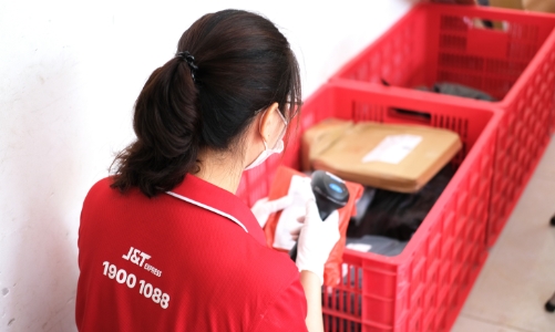J&T Express nỗ lực vượt bão mùa dịch bệnh