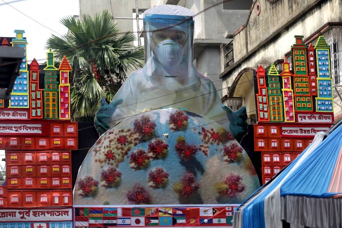 Một khu chợ tạm được thiết lập cho lễ hội Durga Puja ở Kolkata, miền đông Ấn Độ - Ảnh: EPA