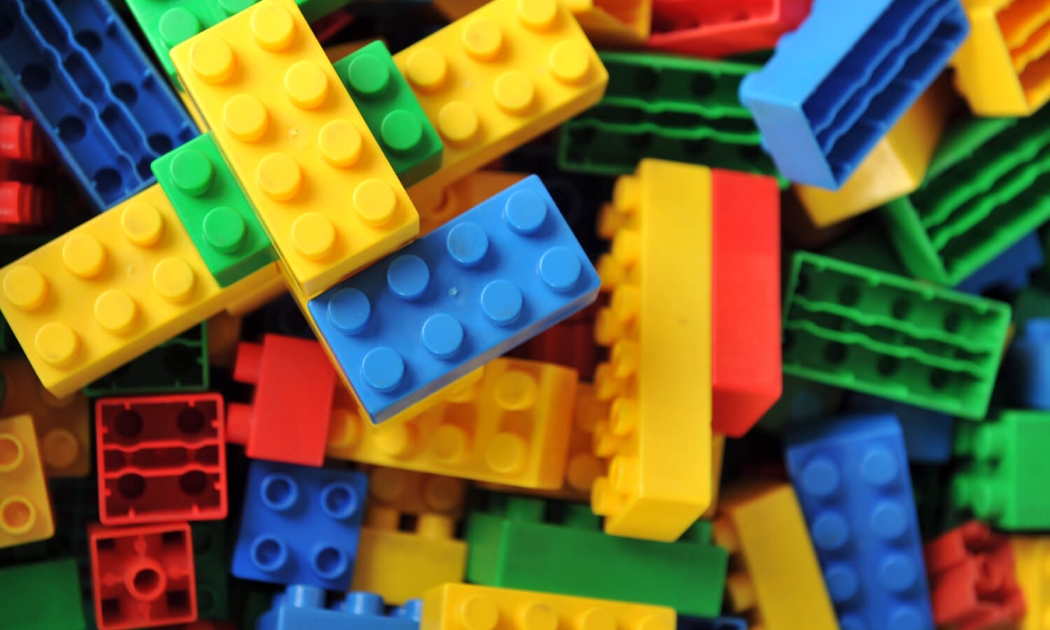 Lego nổi tiếng với sản phẩm đồ chơi xếp hình nhiều màu sắc được trẻ em trên toàn thế giới ưa chuộng.
