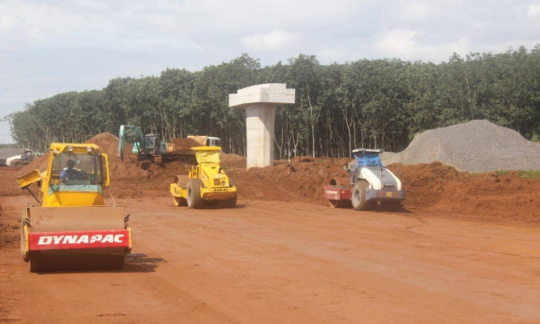 Một đoạn cao tốc Dầu Giây - Phan Thiết đang thi công qua huyện Cẩm Mỹ, tỉnh Đồng Nai.