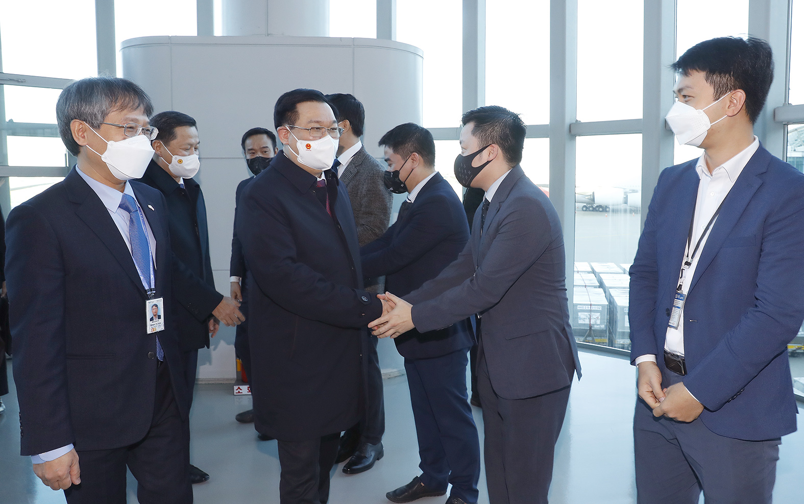 Chủ tịch Quốc hội Vương Đình Huệ và doàn Đại biểu cấp cao Quốc hội Việt Nam đến Hàn Quốc chiều ngày 12/12 (giờ địa phương) - Ảnh: Quochoi.vn