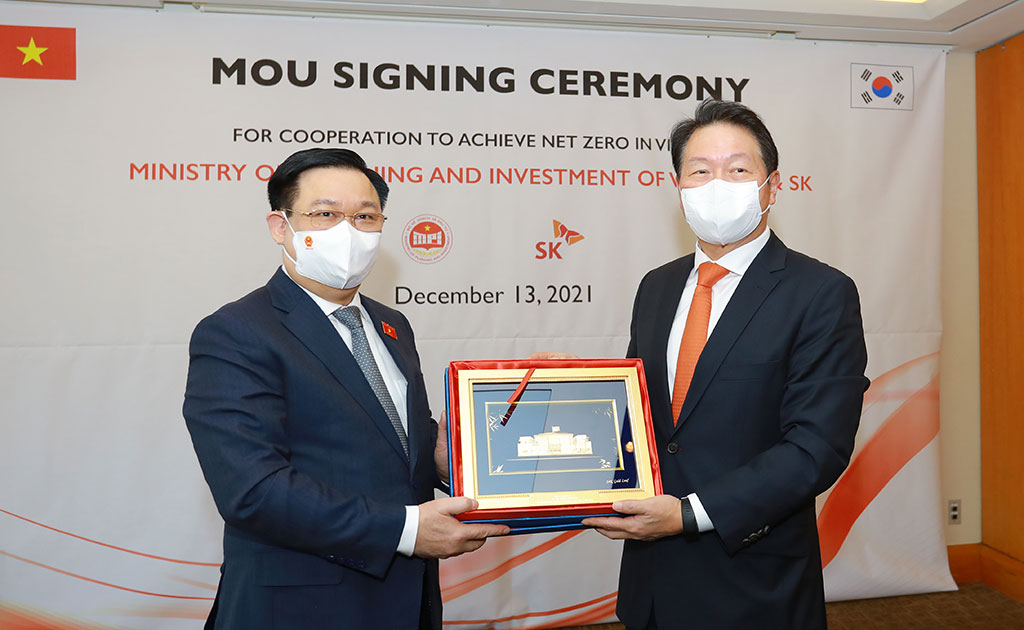 Chủ tịch Quốc hội Vương Đ&igrave;nh Huệ tiếp L&atilde;nh đạo Tập đo&agrave;n SK - Ảnh: Quochoi.vn