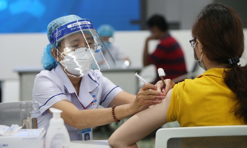 Tiêm mũi 2 vaccine Moderna cho người đã tiêm mũi 1 vaccine Pfizer hoặc AstraZeneca